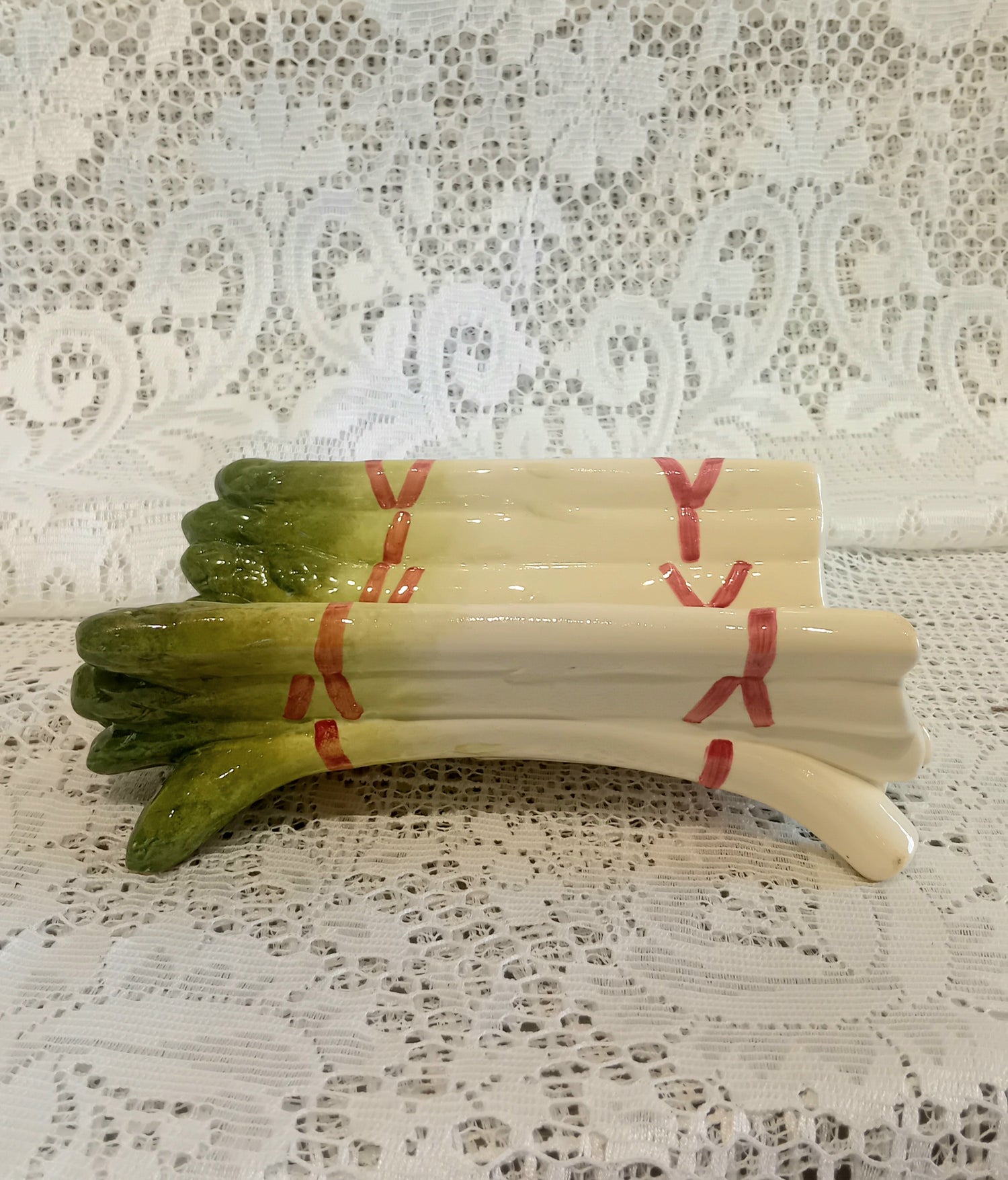 Berceau à asperges vintage en barbotine – Décor "Botte liée" – Céramique émaillée